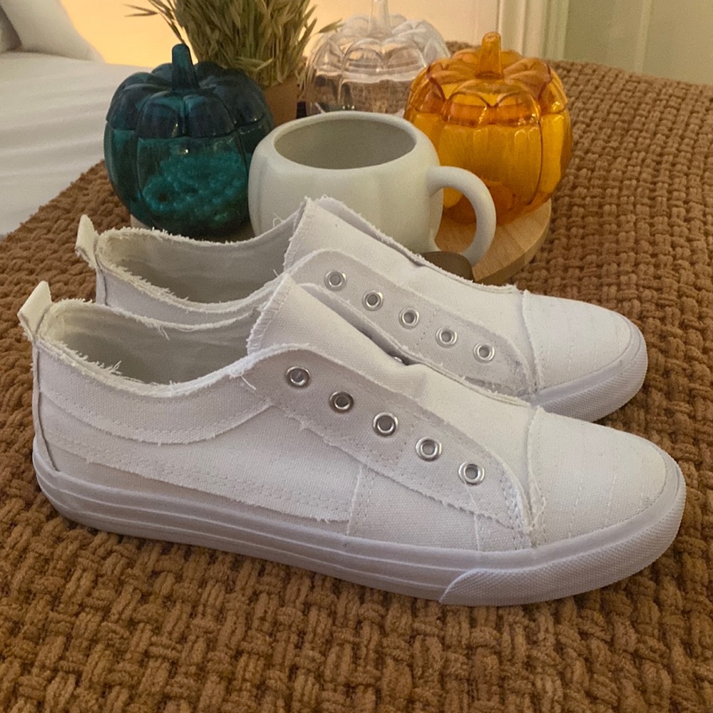 Women’s YOKI Slip on Shoe